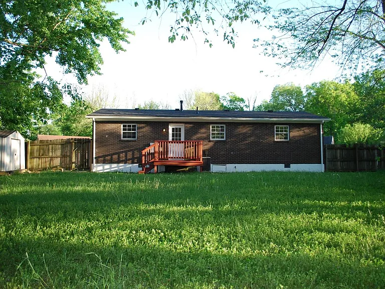 6712 Stana Dr — Photo 3
