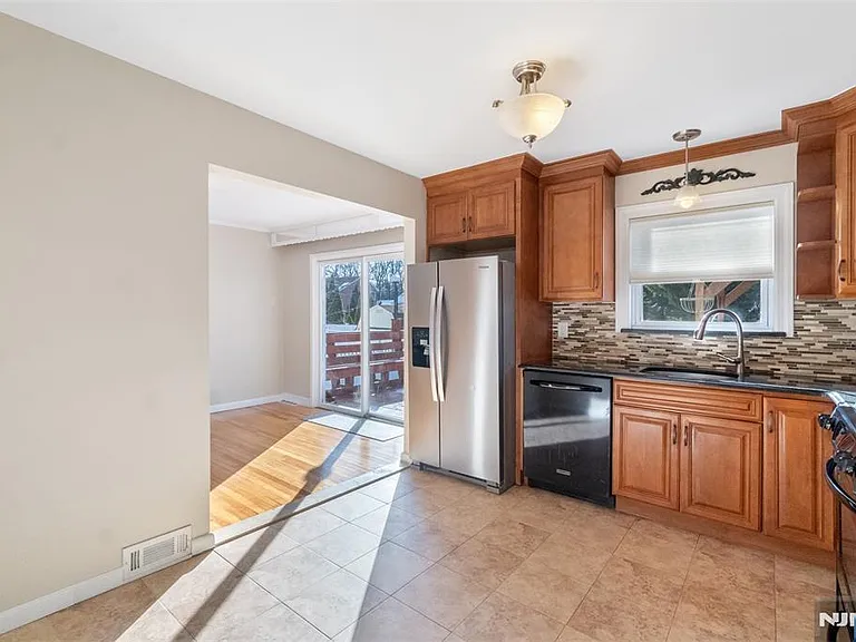 75 Cypress Rd — Photo 9