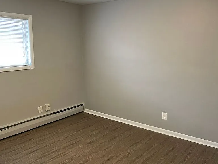 649 Maple Rd — Photo 4