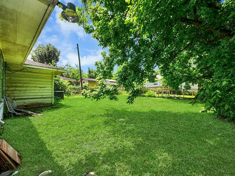 3214 Tuam St — Photo 36