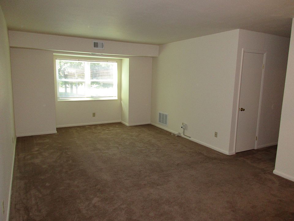 1st image of 12 Tall Pine Dr APT H