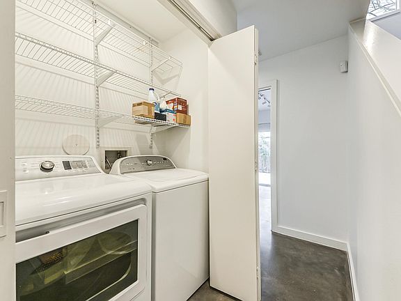 5th image of 5214 Blossom St