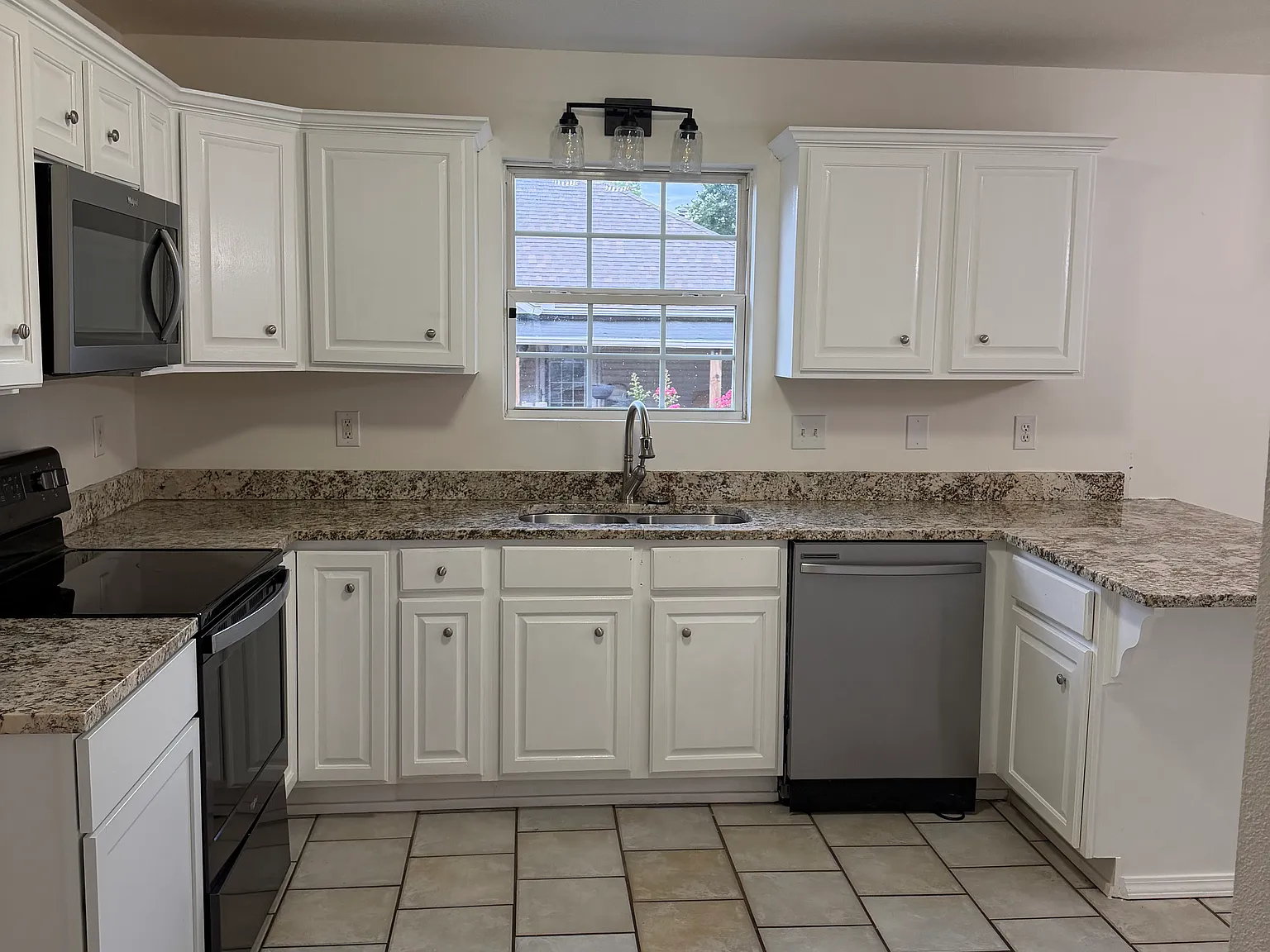 4 bed, 1602 sqft, $1,600 — Photo 3