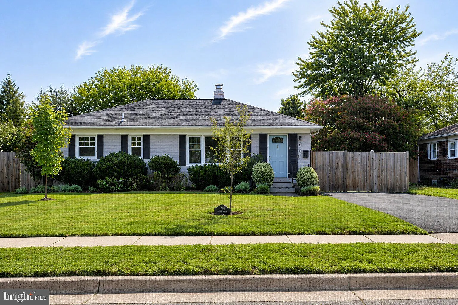 4 bed, 3.0 bath, 2352 sqft, $4,950 — Photo 1