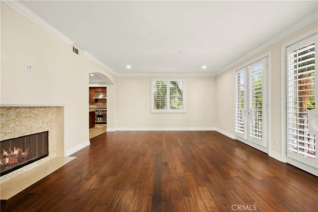 3 bed, 2000 sqft, $6,000 — Photo 4