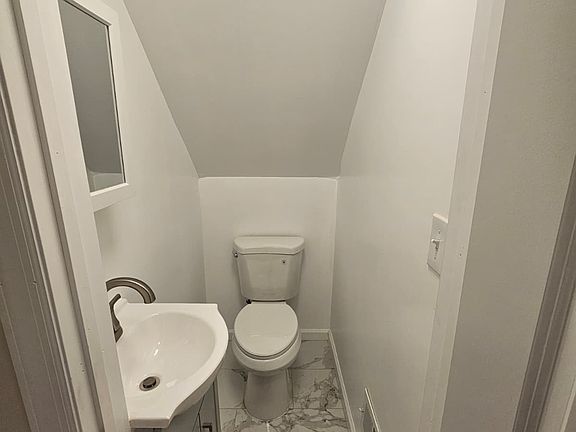 4th image of 155 Bayview Ave Floor 1