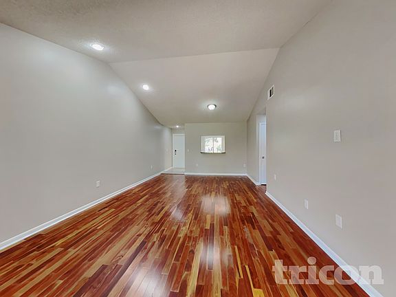 3rd image of 4442 Sandhurst Dr