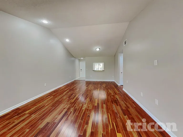 4442 Sandhurst Dr — Photo 3