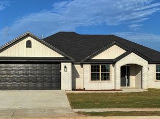 212 White Oak St, Gentry, AR 72734