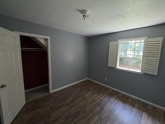 4th image of 1043 Boones Hollow Dr