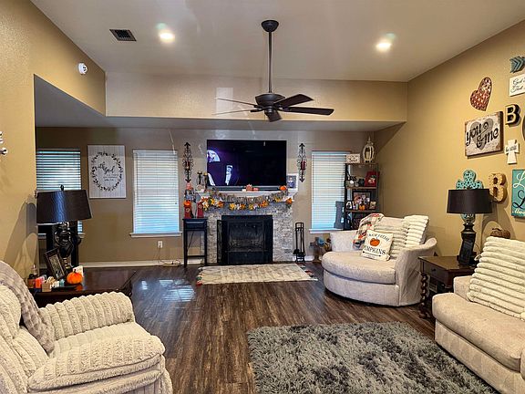 3rd image of 1238 Hummingbird Cir
