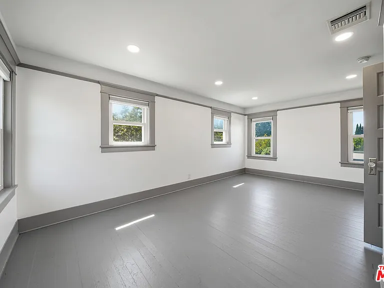 613 N Lucerne Blvd — Photo 7