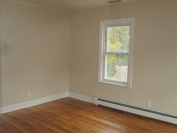 3rd image of 60 Coral St