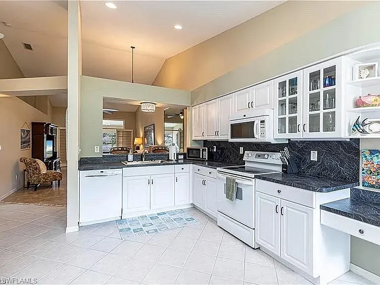 5595 Greenwood Cir #92 — Photo 23
