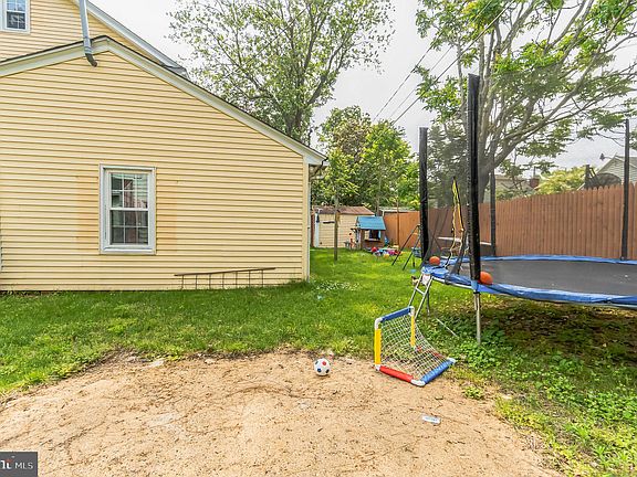 3rd image of 508 S Park Dr