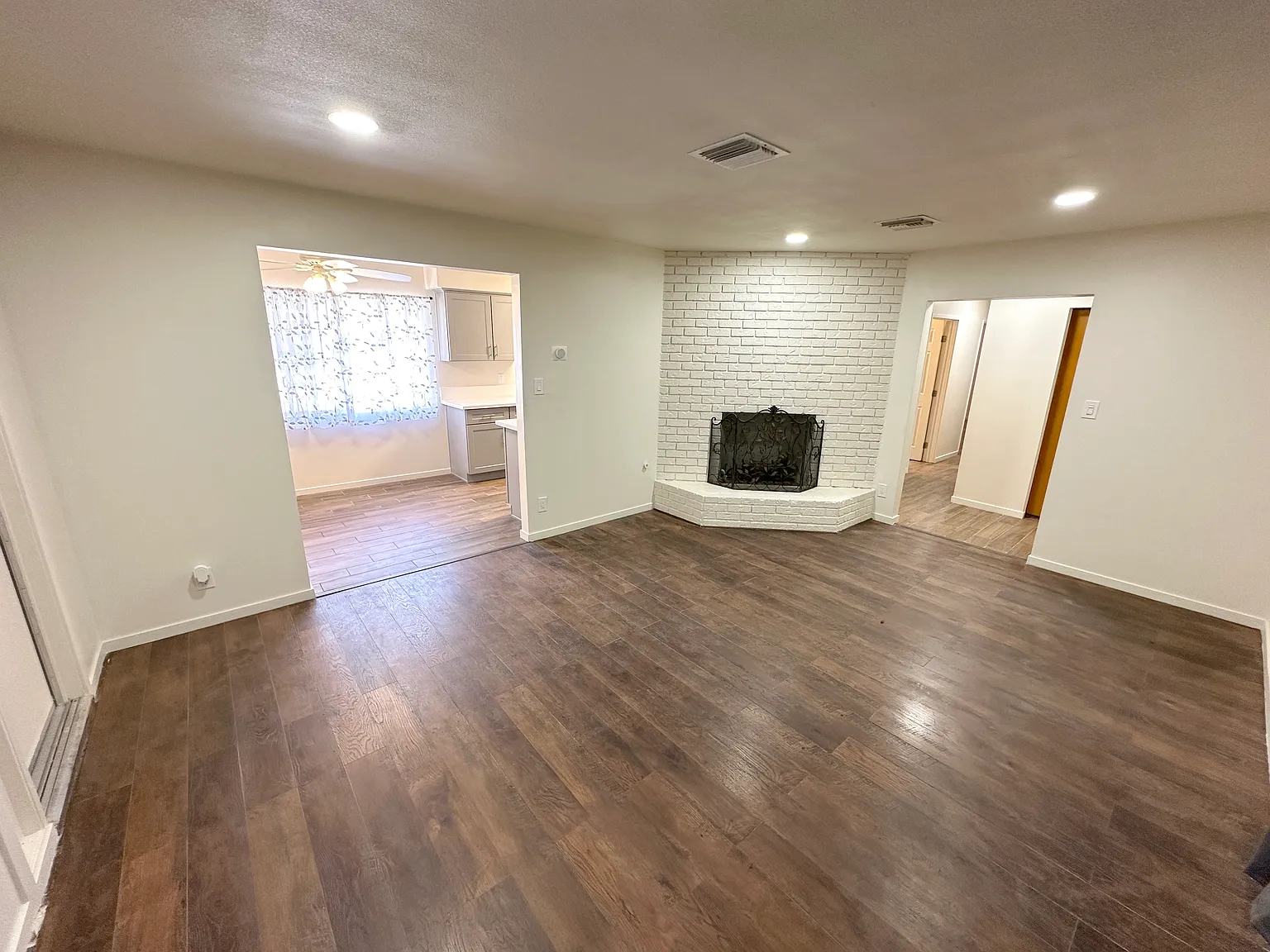 3 bed, 1152 sqft, $2,950 — Photo 4