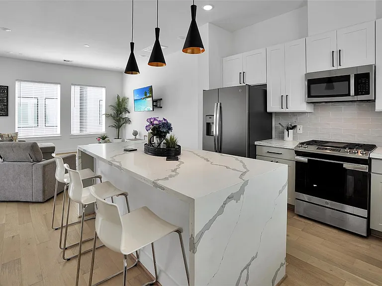 2711 Rosalie St — Photo 12