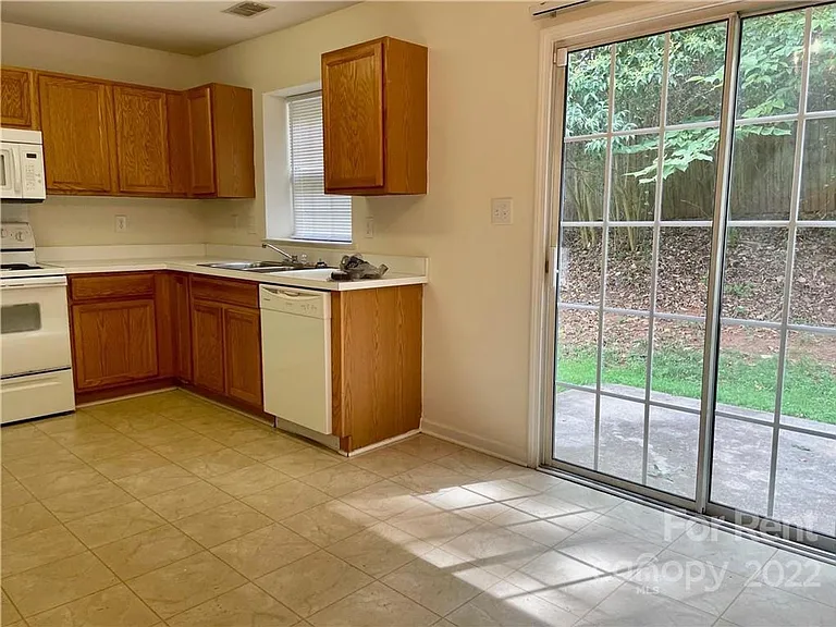 129 Winding Canyon Dr — Photo 2