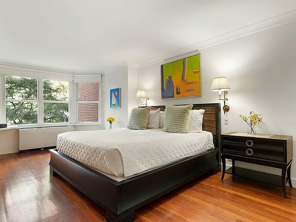 5th image of 114 E 72nd St APT 3C