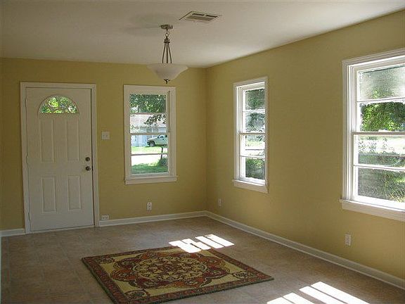 5th image of 802 Garland St