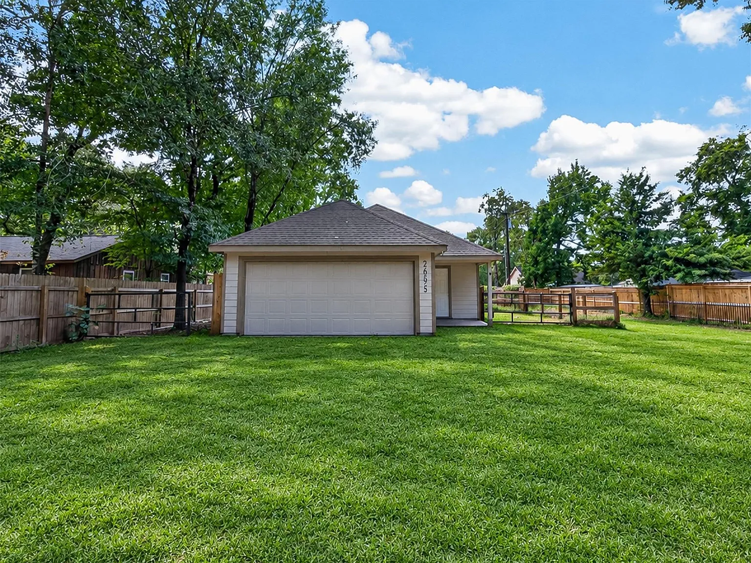3 bed, 2.0 bath, 1477 sqft, $1,695 — Photo 1