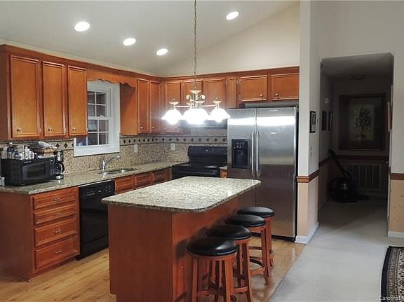 5th image of 103 Willcort Dr