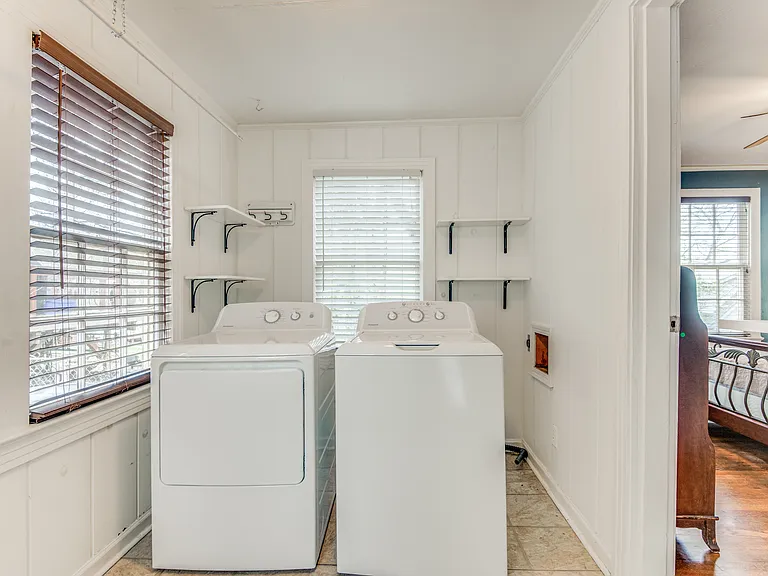 7015 Hammond Ave — Photo 4