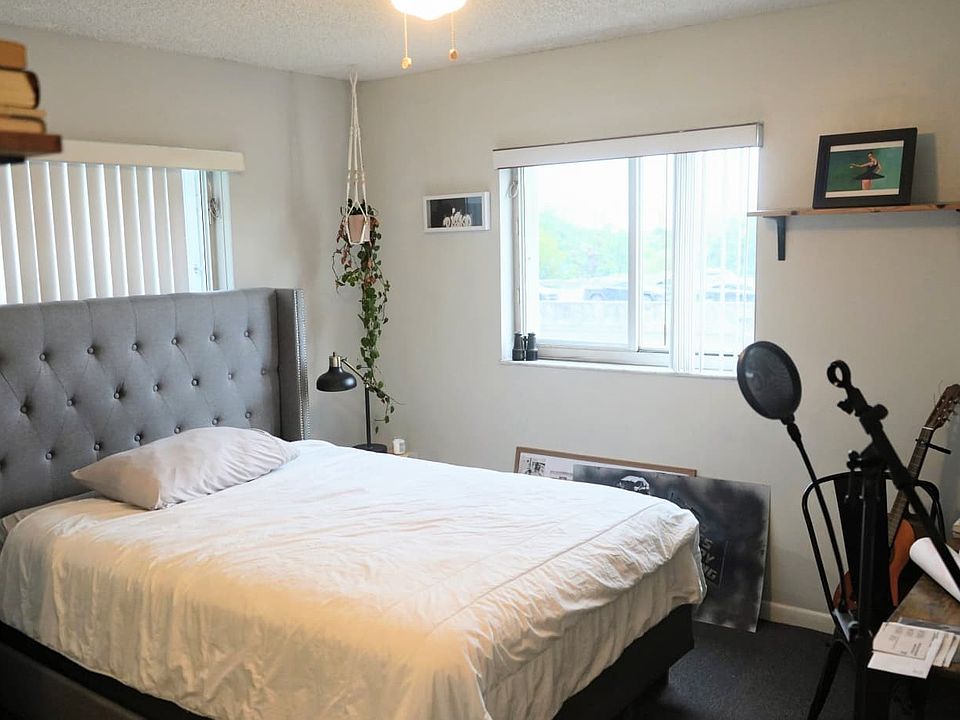 2nd Bedroom with walk-in closet