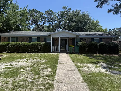 700 Mayflower Ave Photo 1