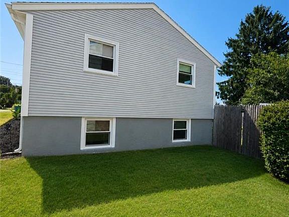 4th image of 5 Lawrence Dr