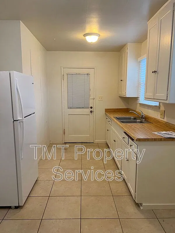 2 bed, 1.0 bath, 900 sqft, $2,800 — Photo 3