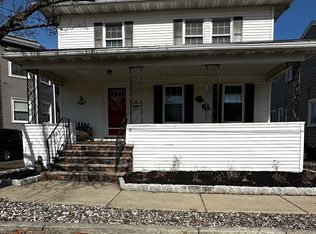 16 Chamberlain Ave, Revere, MA 02151