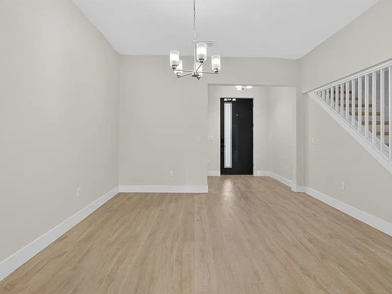 207 Athens St — Photo 15