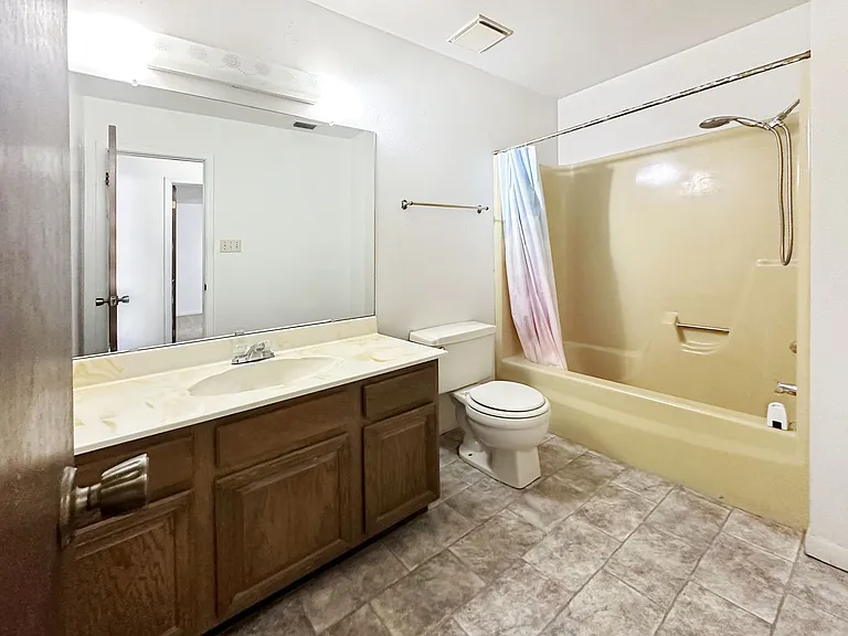1406 N Tasker Dr — Photo 7