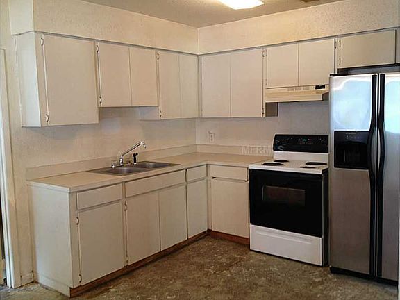 5th image of 2406 E 9th Ave