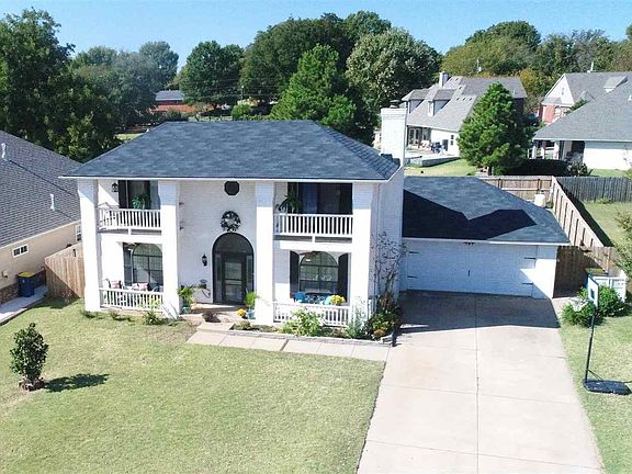 3rd image of 624 Wedgewood Dr