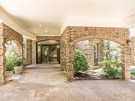 3rd image of 380 Forest Oaks Dr