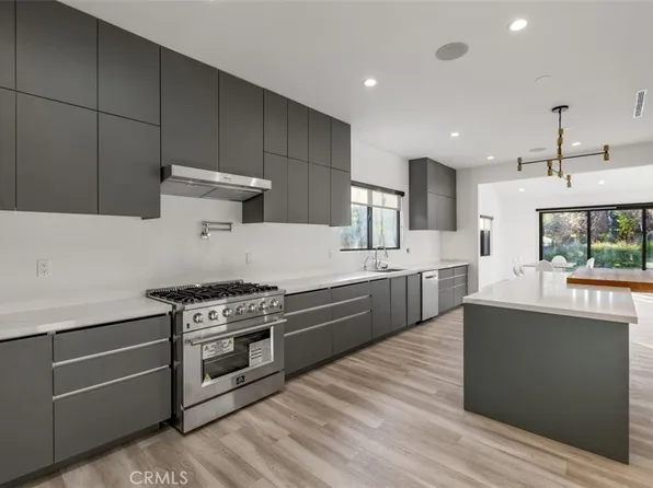 5301 Crebs Ave, Tarzana, CA 91356