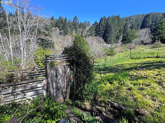 3rd image of 96510 Martin Ranch Rd