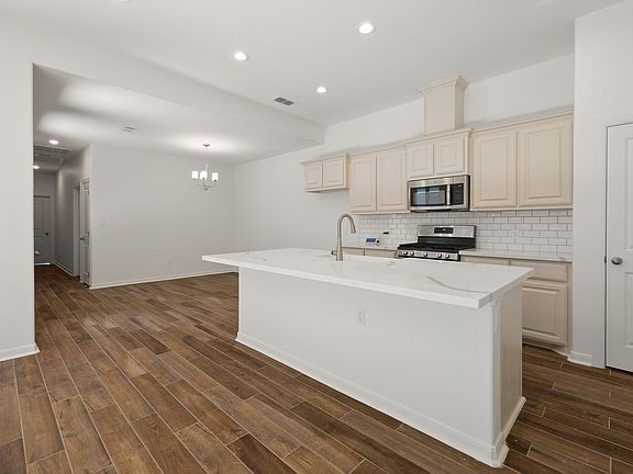 5th image of 10215 N 15th St