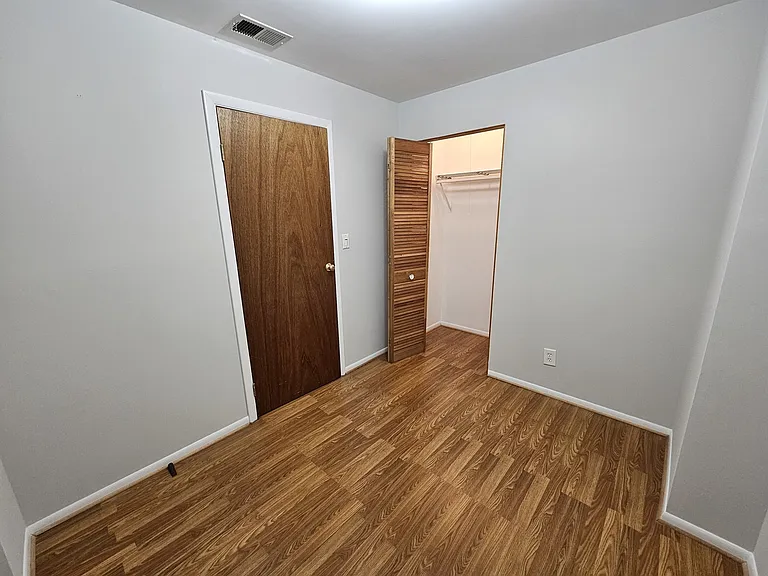 1140 W Barry Ave #1 — Photo 19