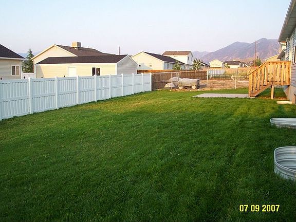 Fence back yard