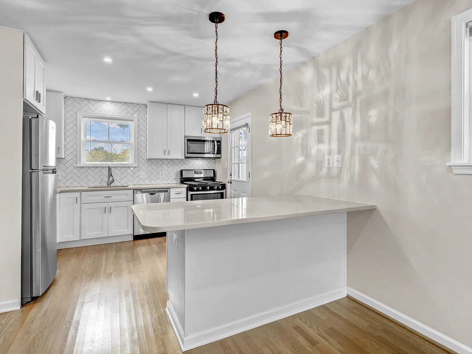 3 bed, 2.5 bath, 1800 sqft, $3,550 — Photo 3