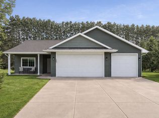 1400 Carriage Hill Dr, Hinckley, MN 55037