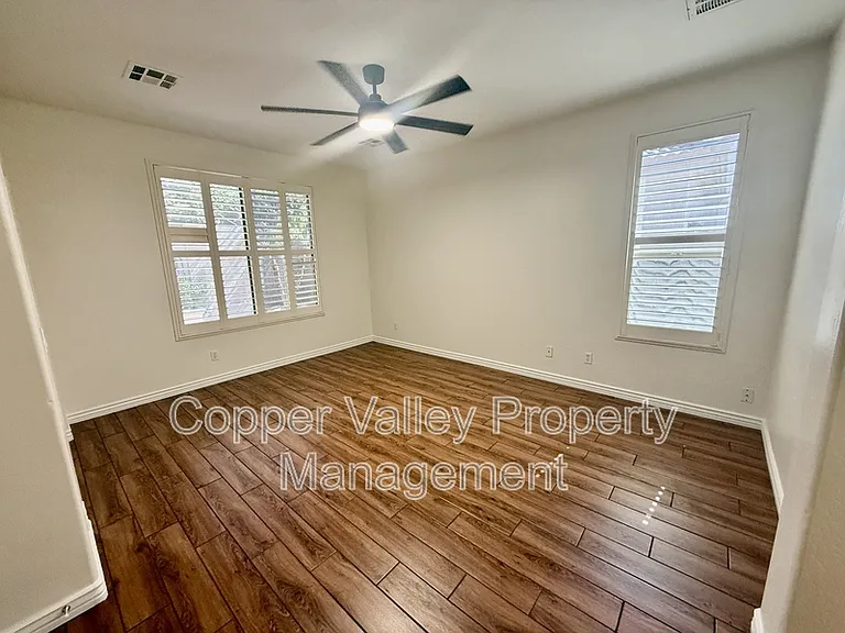 2606 W Florentine Rd — Photo 5