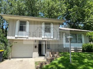 8406 E 92nd Pl, Kansas City, MO 64138
