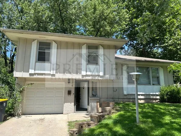 8406 E 92nd Pl, Kansas City, MO 64138