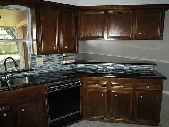 3rd image of 2411 Lance Ln