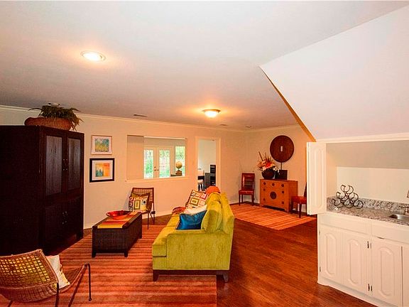 4th image of 340 Catlin Cir