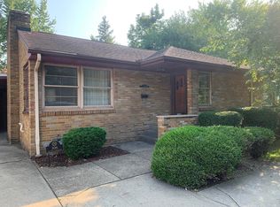 306 Shooting Park Rd, Peru, IL 61354